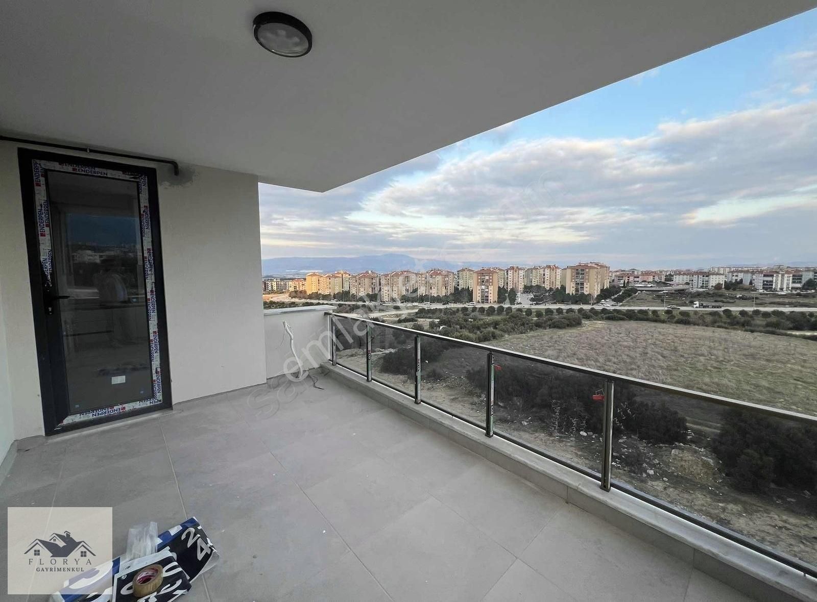 Havuzlu Site İçerisinde Satılık 3+1 Daire