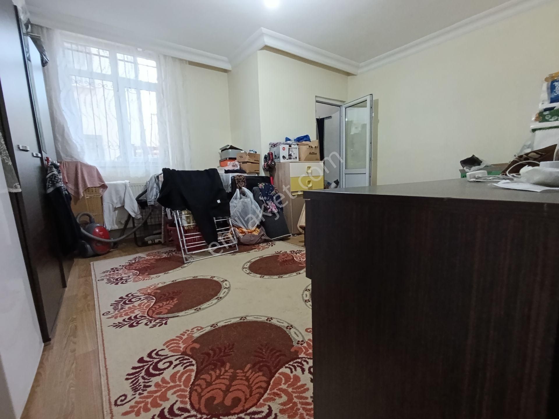 Pendik Esenyalı Orhangazi Mah. Satılık Krediye Uygun Düz Giriş 3+1 Daire
