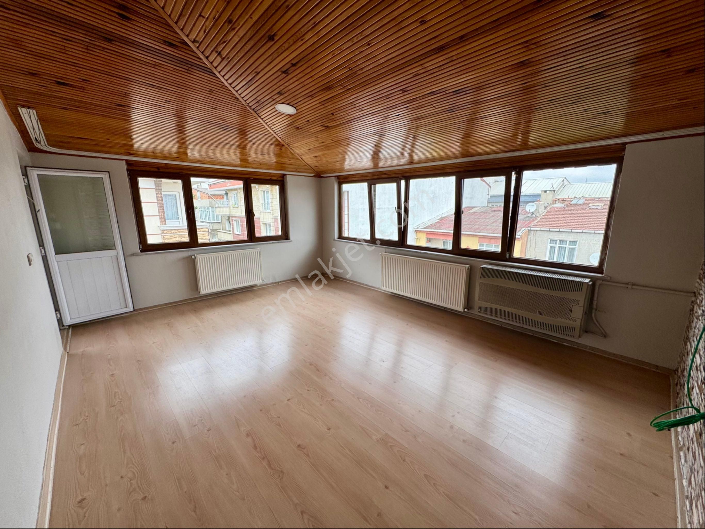 Şehitler Mah'da 2+1 Çatı Katı 100 M² İskanlı-köşebaşı-balkonlu