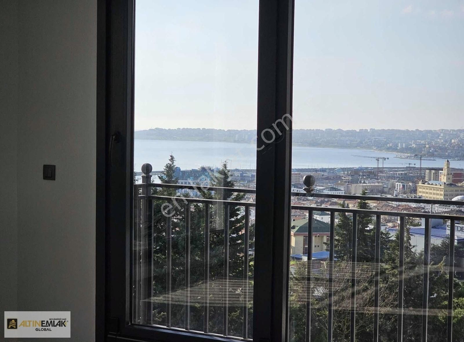 Deniz Manzaralı Şehrin İçinde Fırsat Villa - Görsel 9