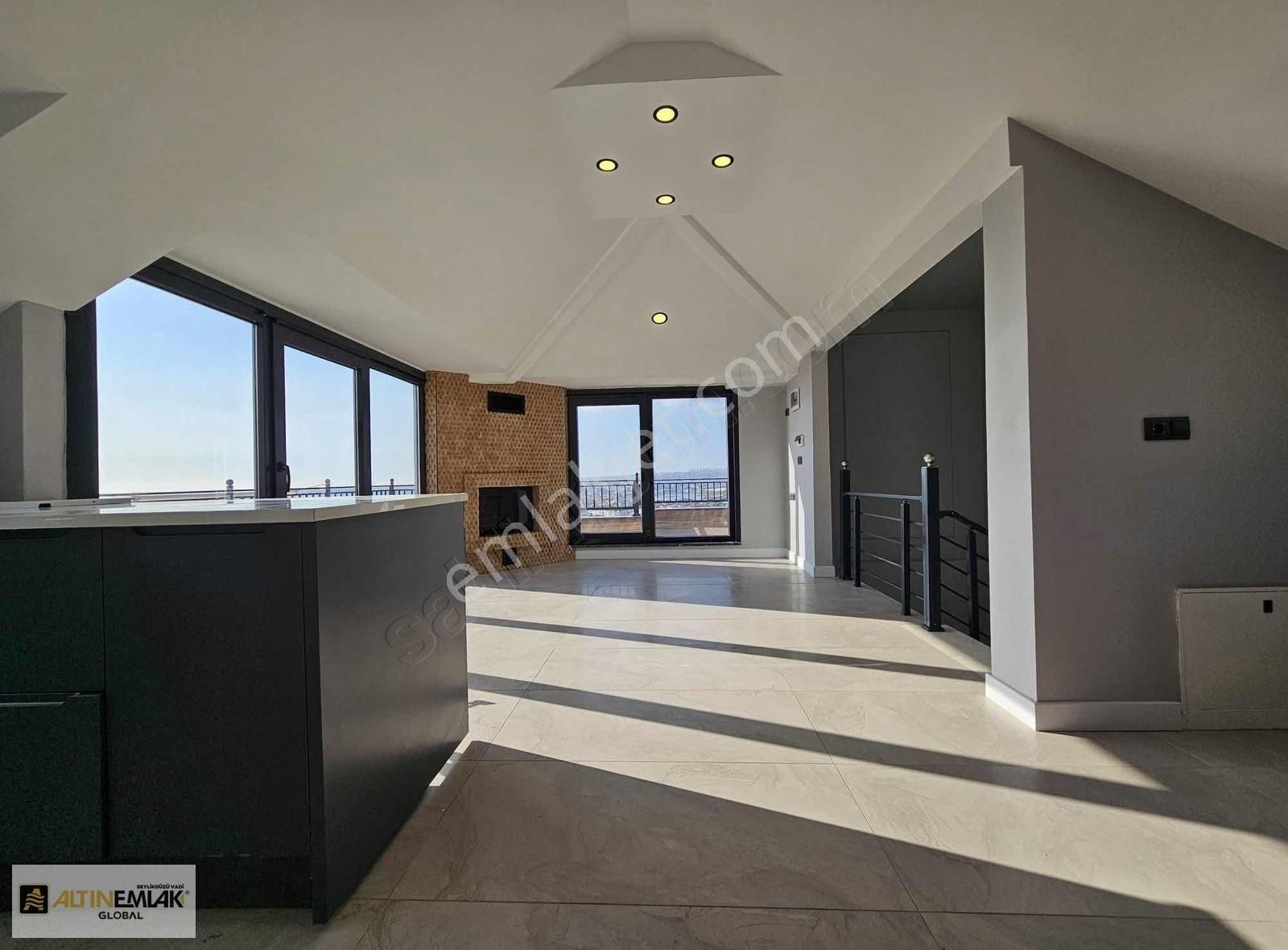 Deniz Manzaralı Şehrin İçinde Fırsat Villa - Görsel 12