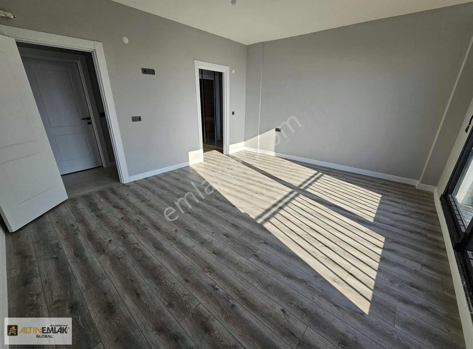 Deniz Manzaralı Şehrin İçinde Fırsat Villa - Görsel 26