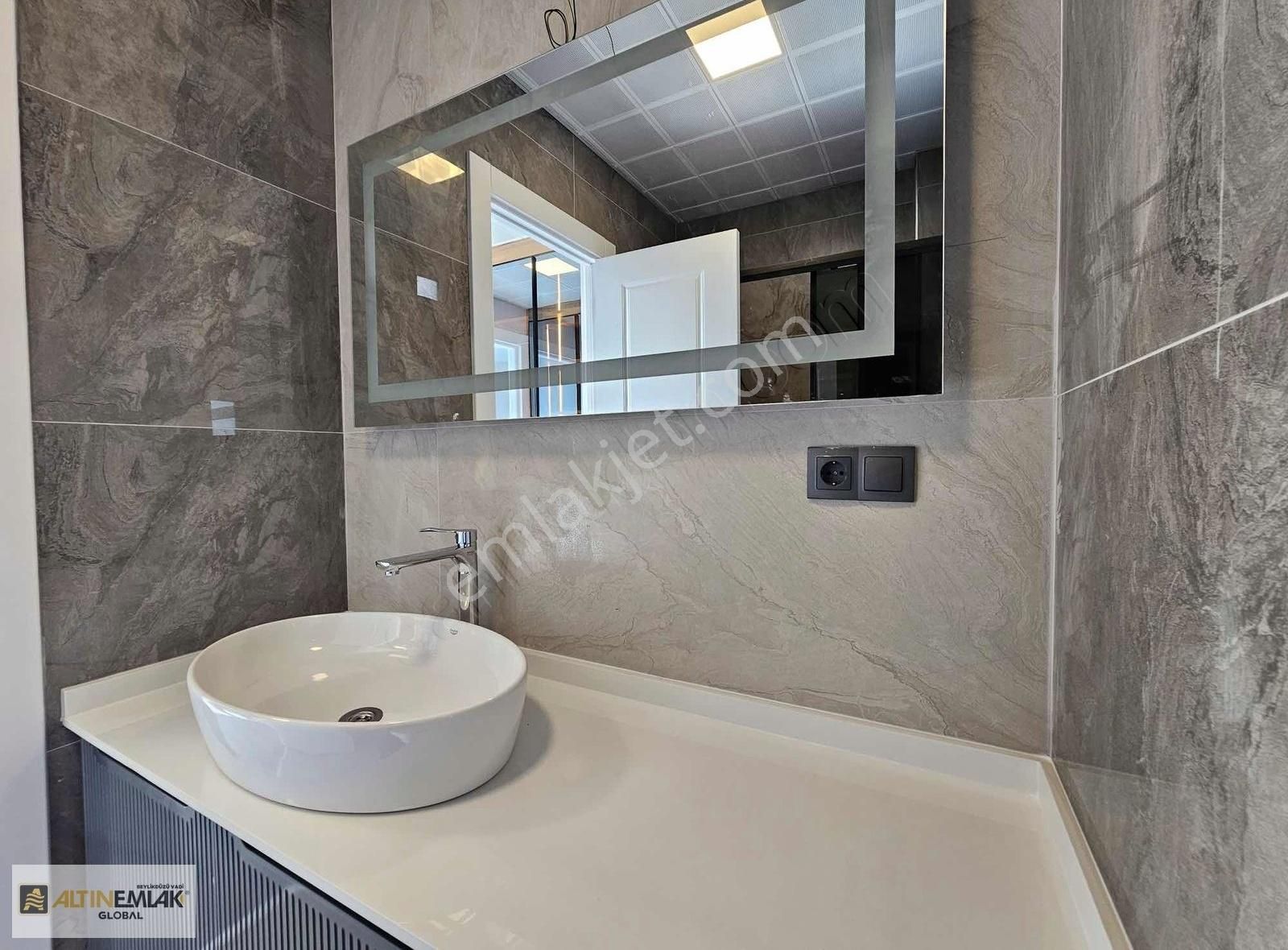 Deniz Manzaralı Şehrin İçinde Fırsat Villa - Görsel 6