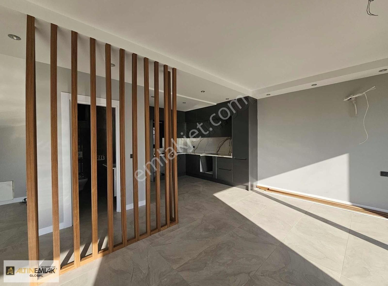 Deniz Manzaralı Şehrin İçinde Fırsat Villa - Görsel 31