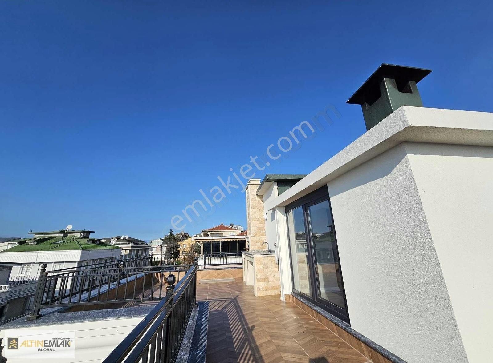 Deniz Manzaralı Şehrin İçinde Fırsat Villa - Görsel 35