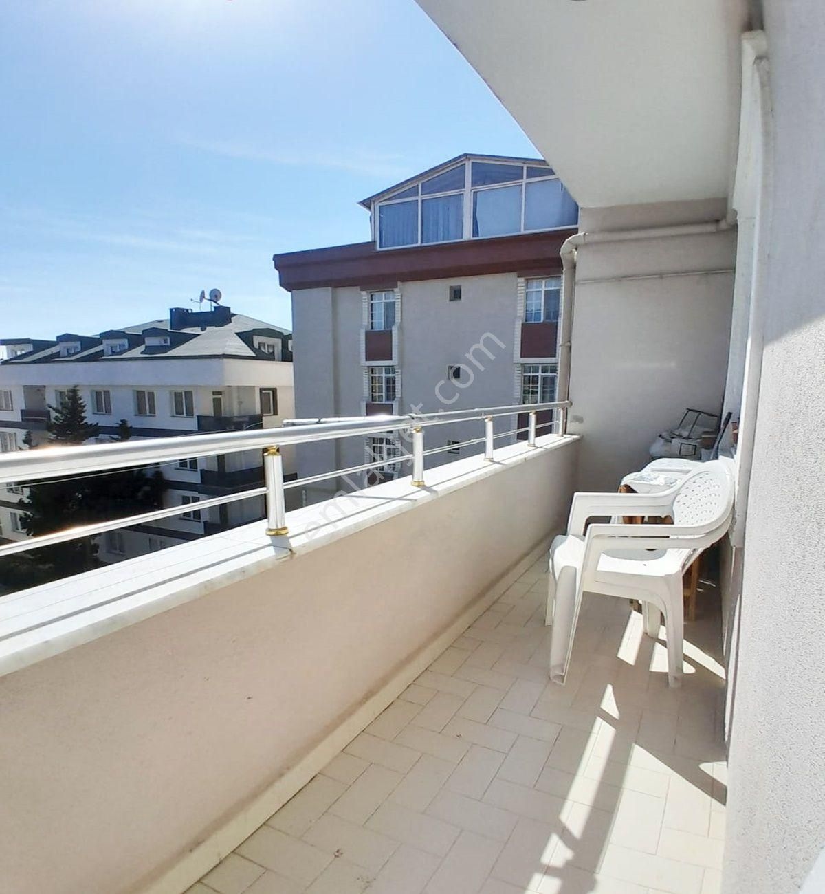 Avcılar Denizköşklerde 3+1 Satılık Kullanışlı Daire - Görsel 3