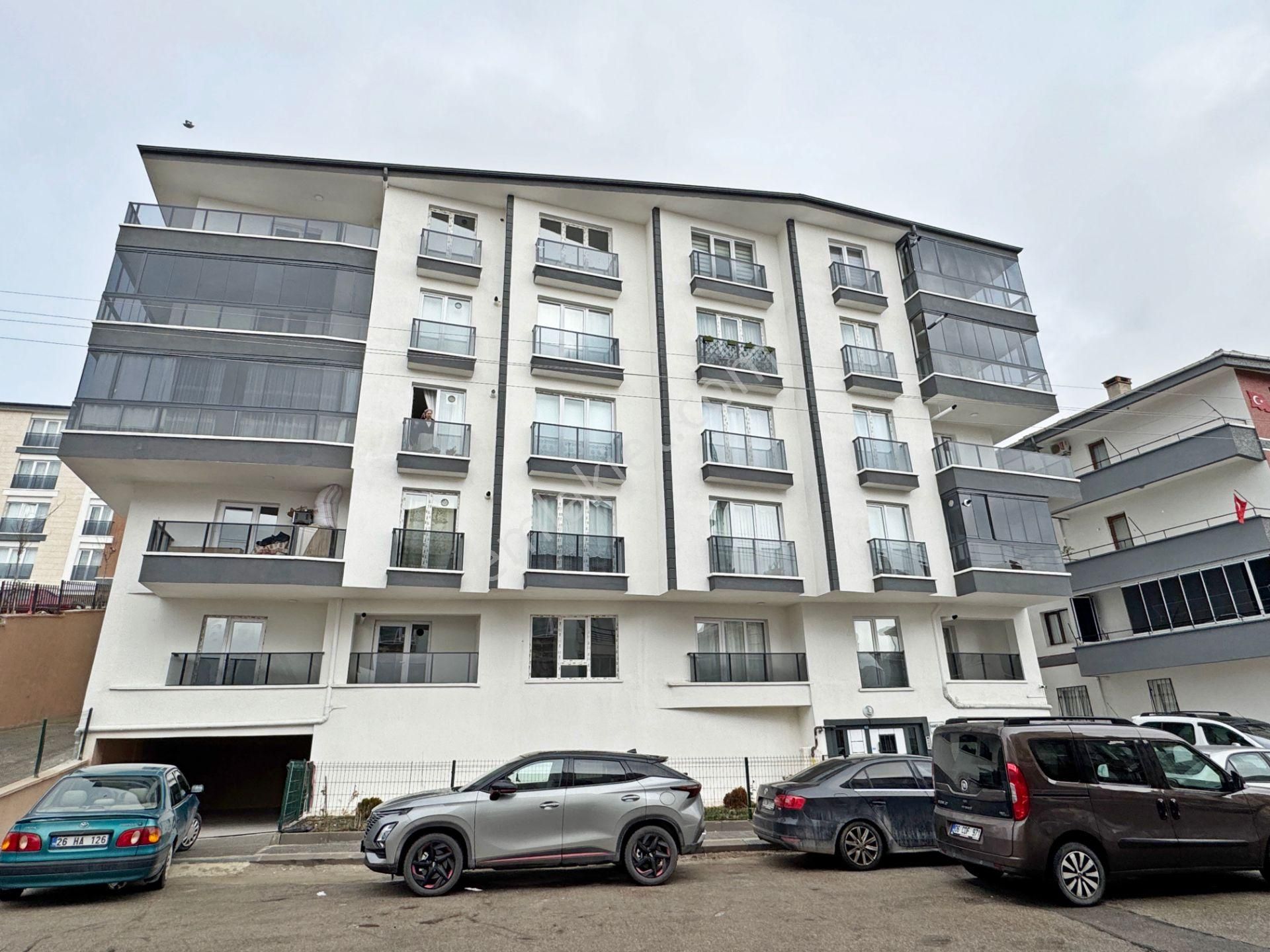 4+1 Sıfır Cepheleri Açık Geniş Oturum Cadde Üzeri Kapalı Otopark