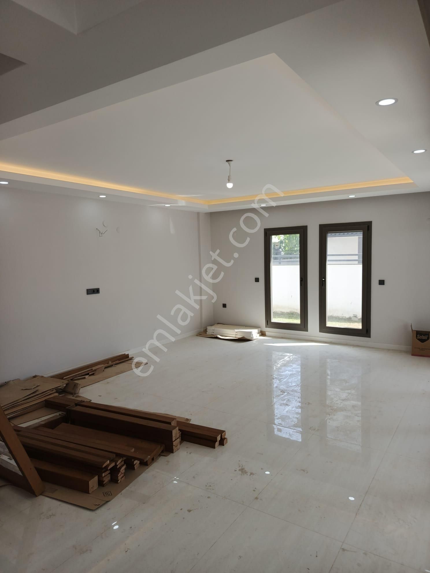 Stop’tan Babataşı Merkezi Konumda 4+1 Havuzlu Villa - Görsel 8