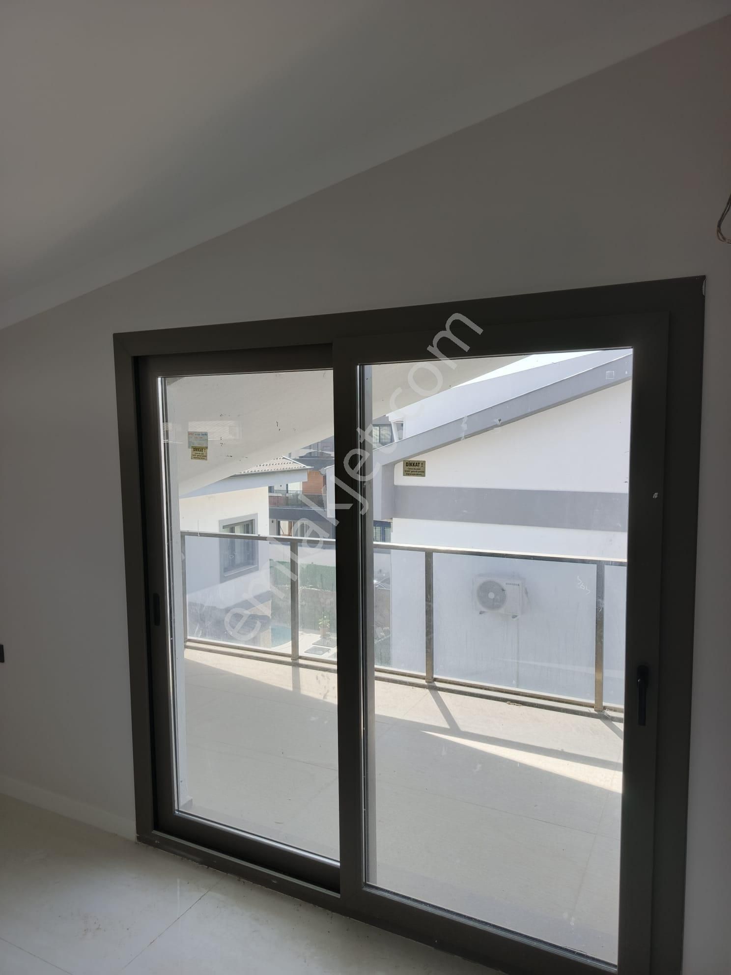 Stop’tan Babataşı Merkezi Konumda 4+1 Havuzlu Villa - Görsel 25