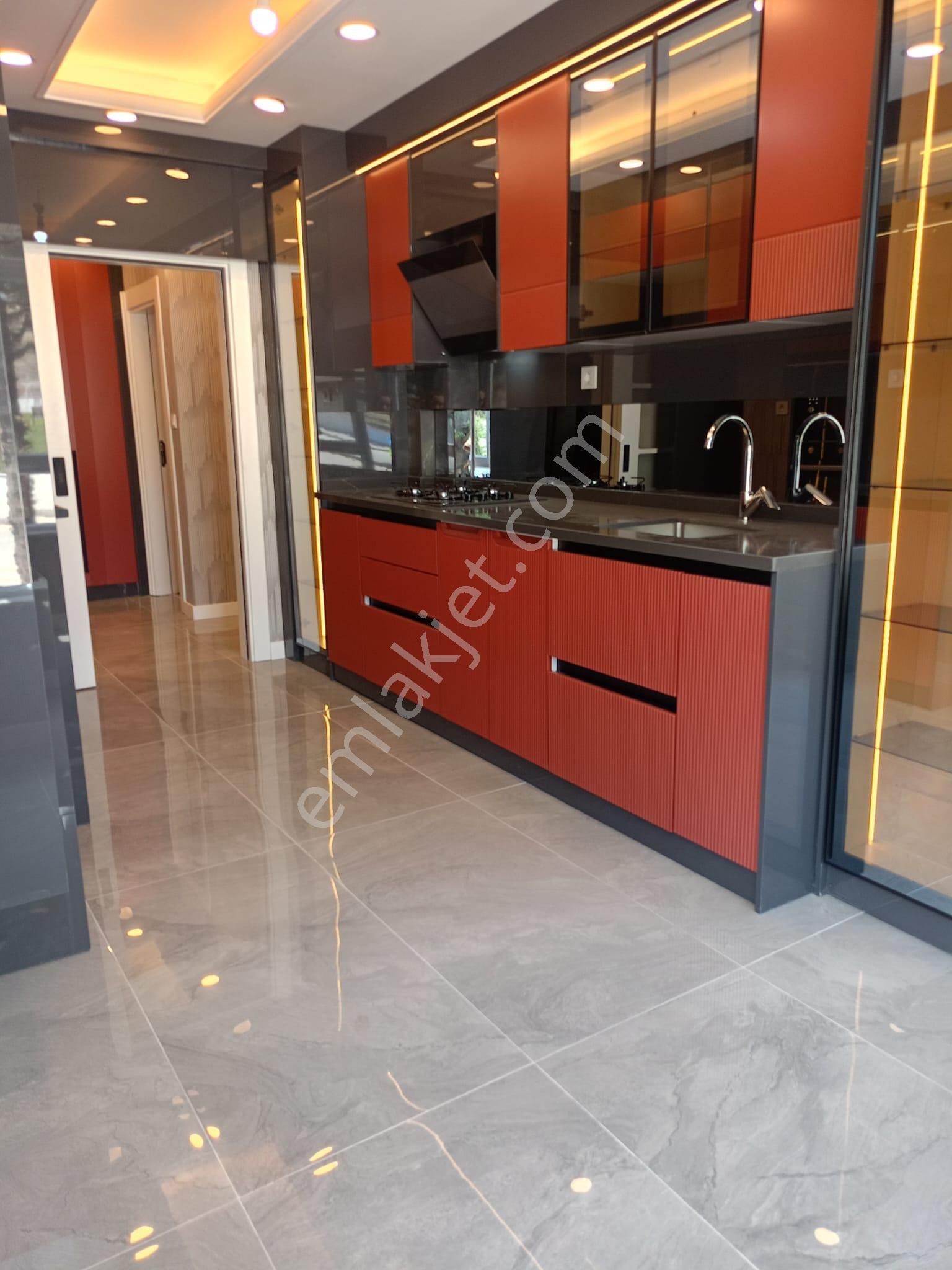 Mç Emlak'tan Oğuzlar Mah'de 3+1 Asansörlü Full Yapılı Satılık Daire