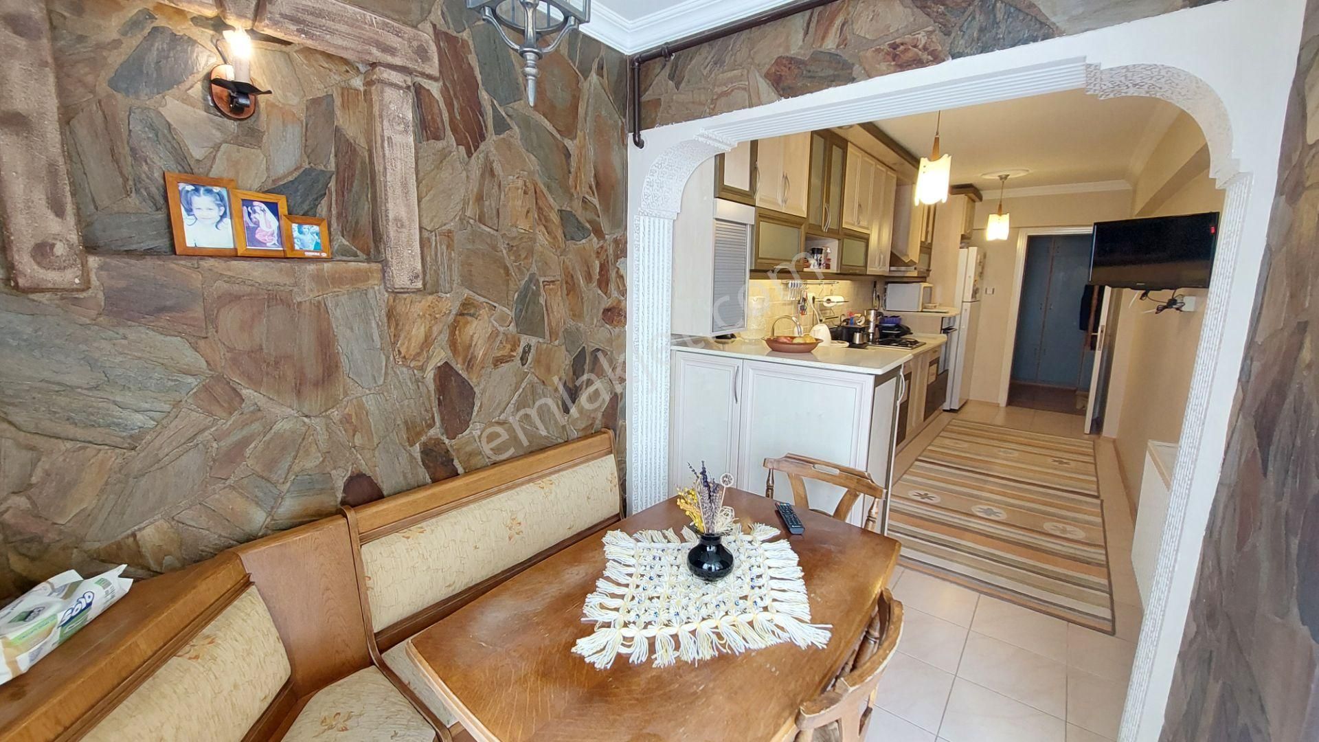 Karşıyaka Elit Sitesi Bakımlı Satılık Daire Kanıt Emlaktan