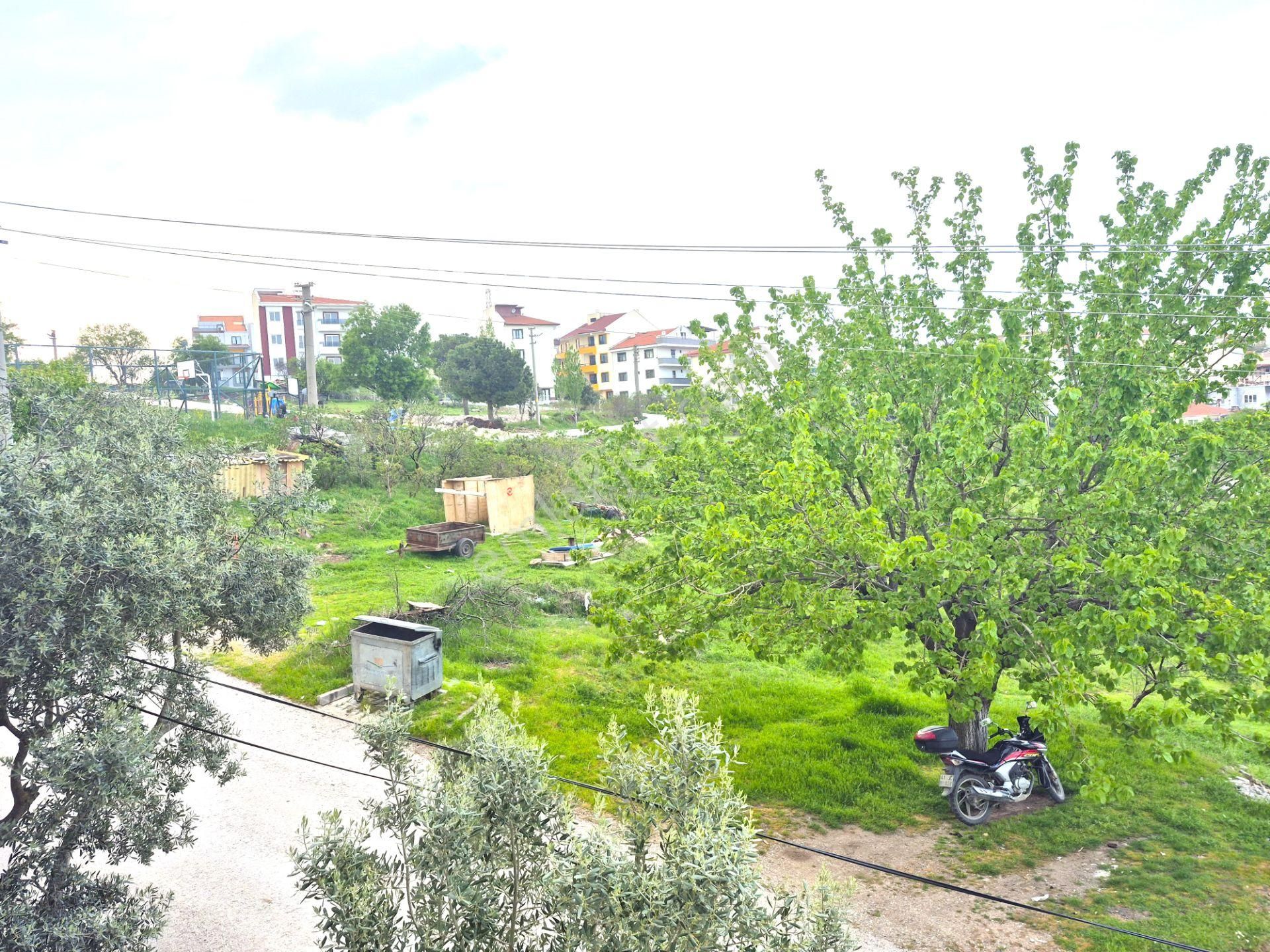 El/ya'dan Yıldız Mah Altıeylül Fen Lis. Yakını 3+1 Müstakil Gibi