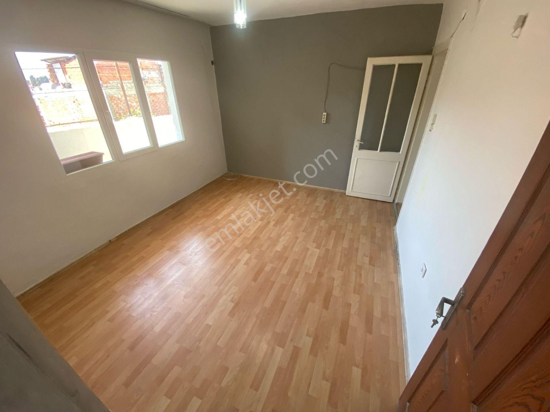 Acil Konak Ferahlı Mah.de Levent Meydan Yakını 2+1 80m2+25m2 Bahçeli Satılık Daire