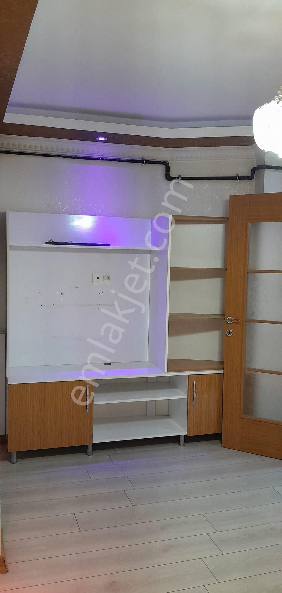 Bahcelievler Ahmet Yesevi Caddesi 3+1 8 Yıllık Bina Krediye Uygun Acill Satılık