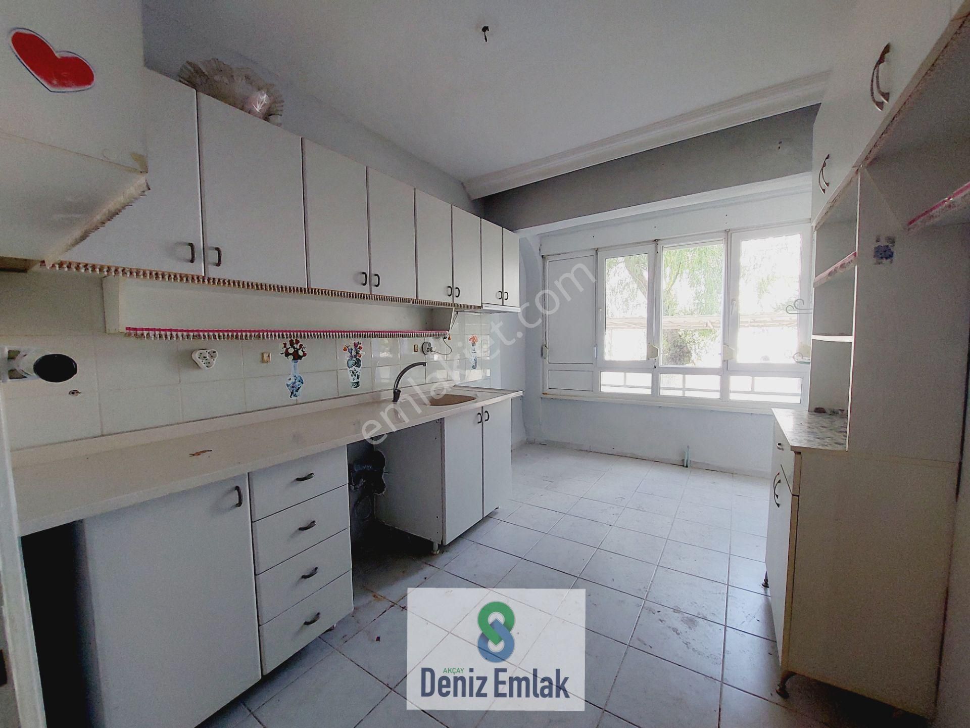 Denizden Akçayda Ön Cephe Müstakil Tadında Satılık 3+1 Daire.