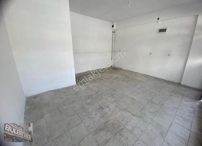 Bülent Emlaktan Ahmet Şefik Kolaylı Caddesi Üzeri Kiralık Dükkan