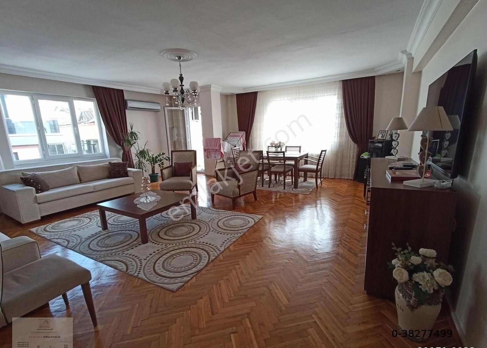 Ambarlıda Merkeze Çok Yakın Konumda 160 M2 3+1 Asansörlü 4.kt Ön Cephe Krediye Uygun Daire