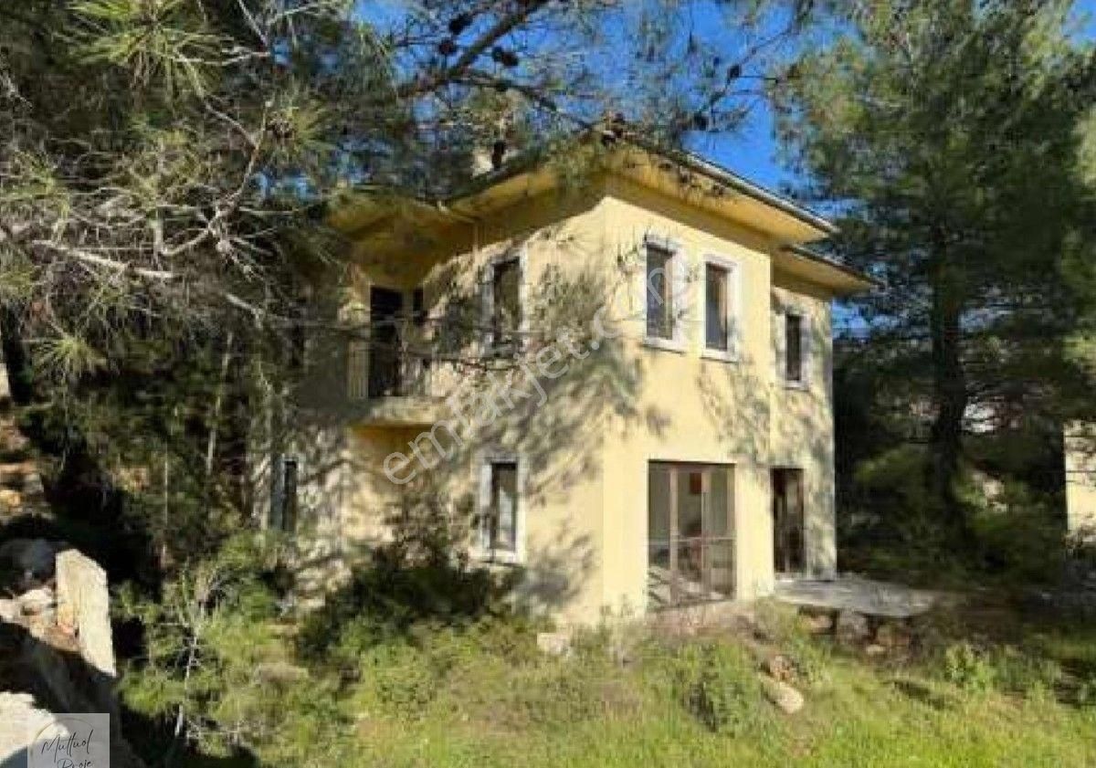 Mutluol Proje' Den Çiftlik' Te Satılık Bahçeli Villa