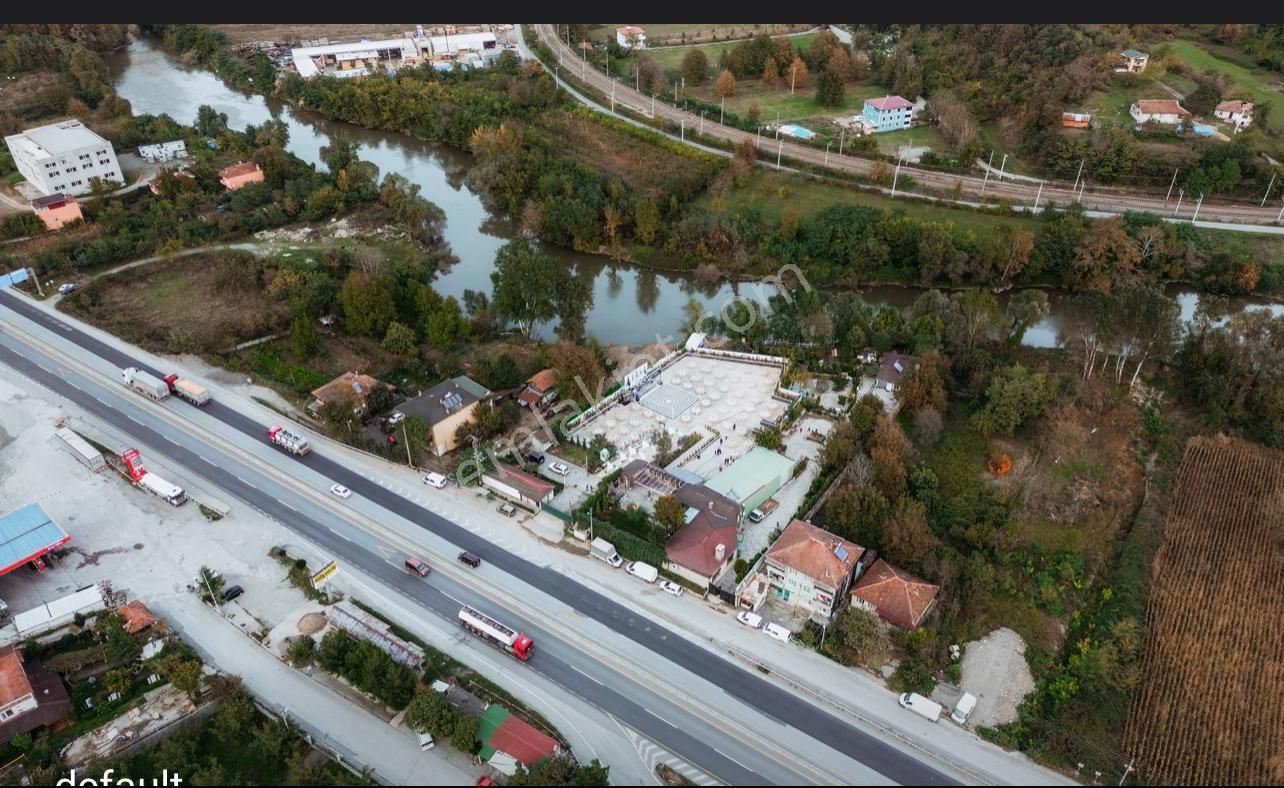 Remax Hür Ülkü Çakar'dan Geyve Şerefiye Mah. Kiralık İşyeri