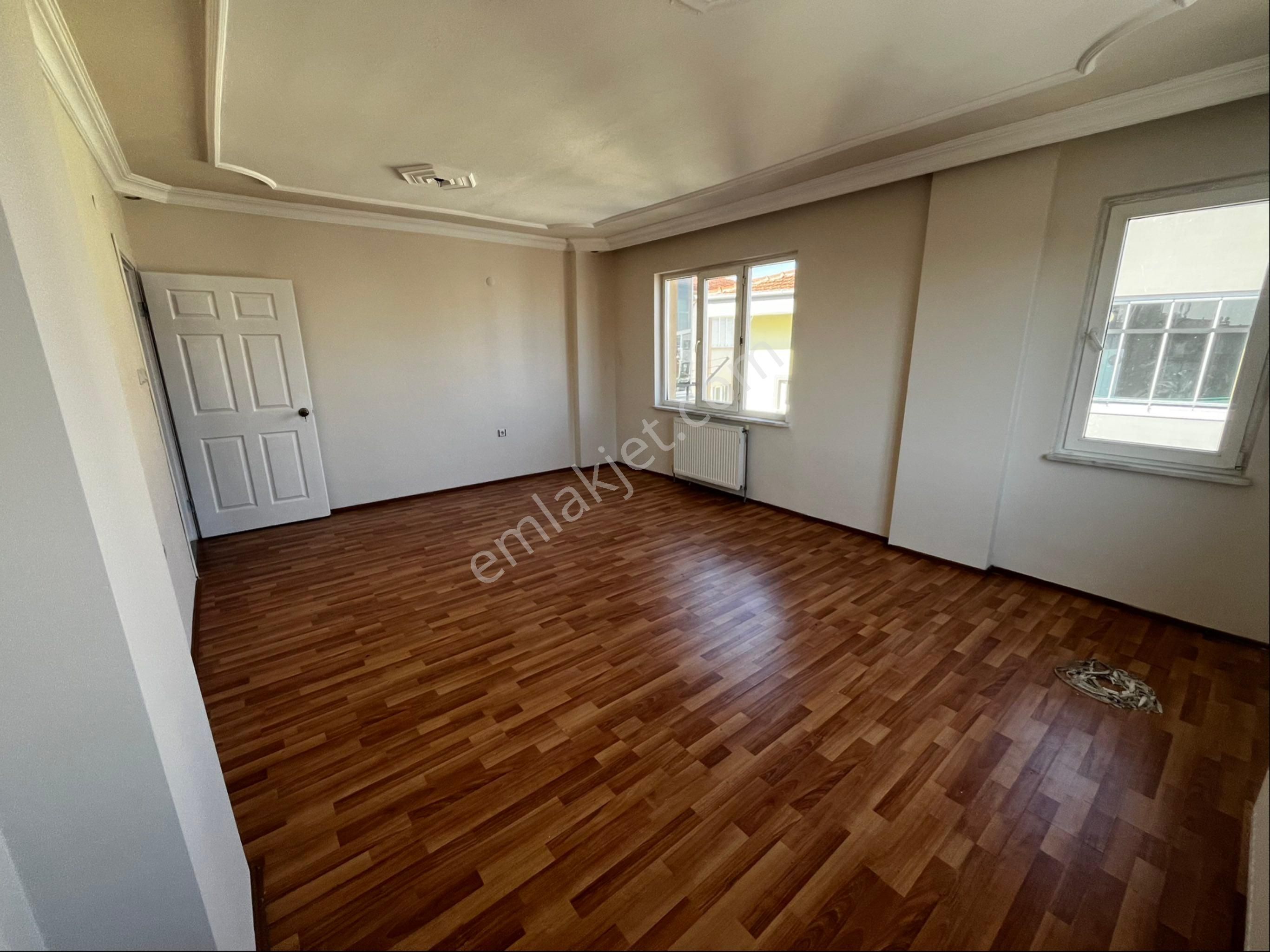 Plevne Mahallesinde 3+1 Yeni Mutfaklı Kiralık Daire