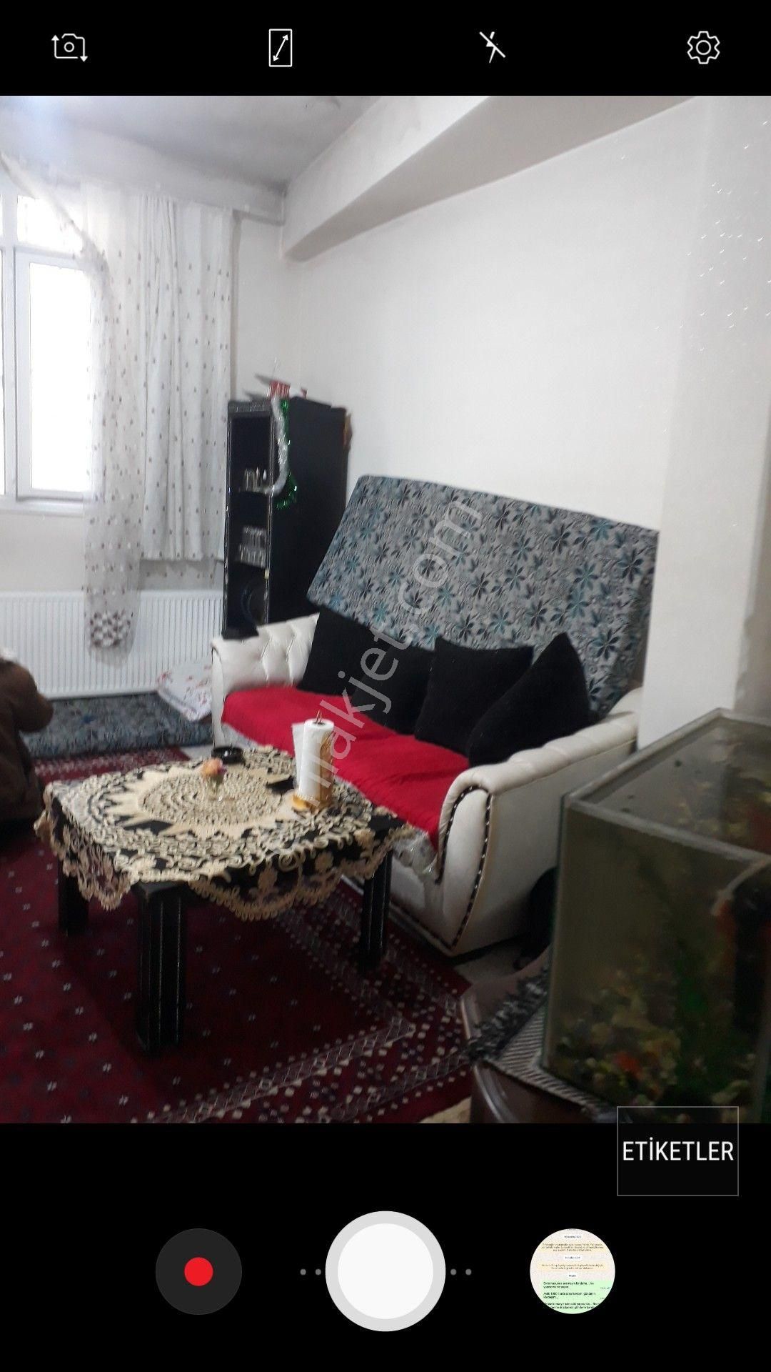 Odun Pazarı Caddesinde Müstakil Satılık Daire