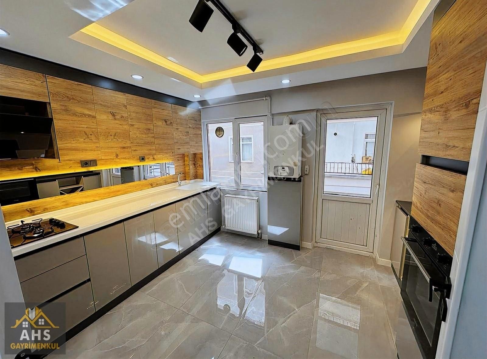 Etimesgut İstasyon Mah. 3+1 Lüks Yapılı Ara Katta Satılık Daire