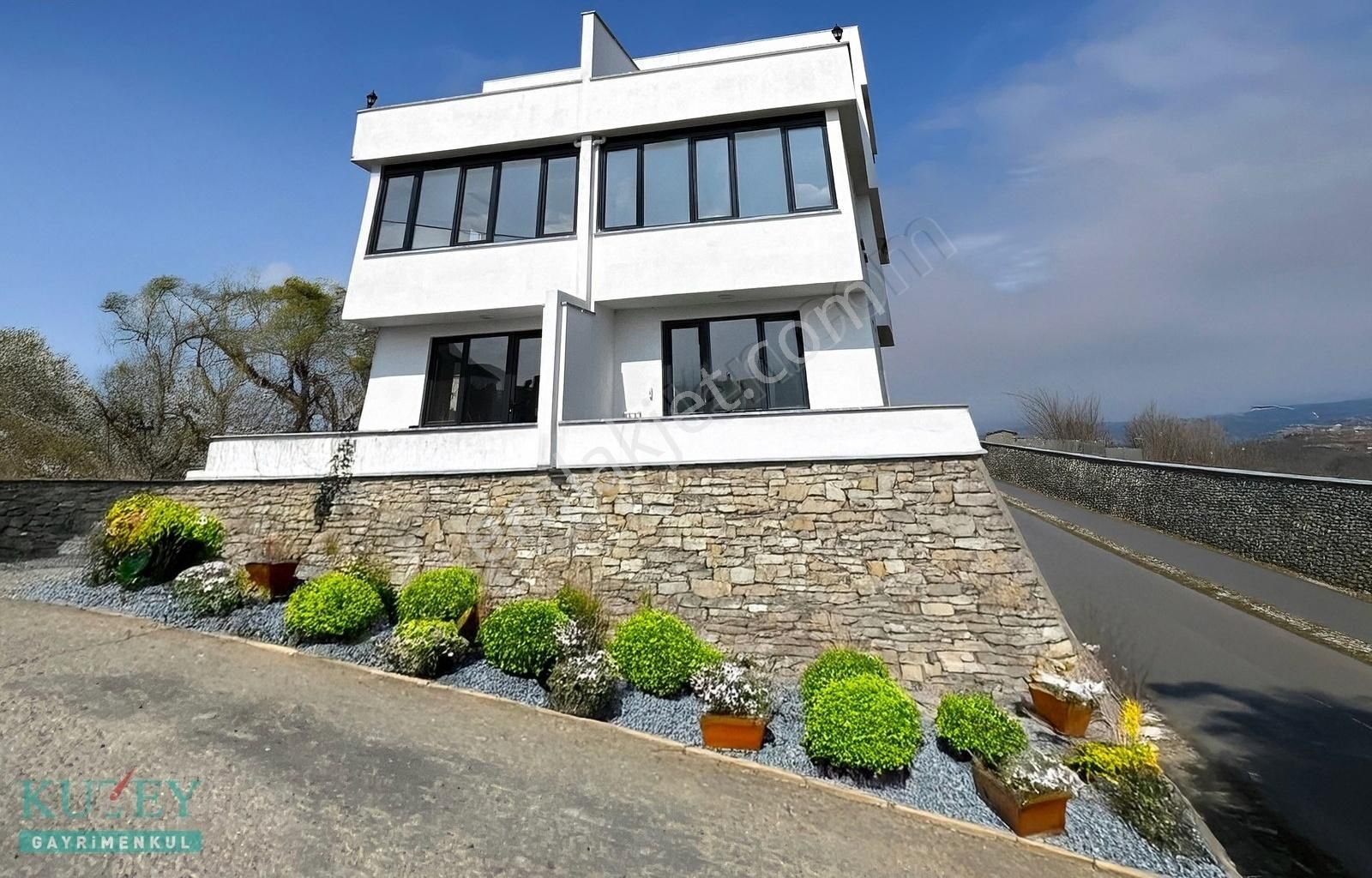 Namık Kemal Mahallesinde Satılık Sıfır Bina Triplex Villa