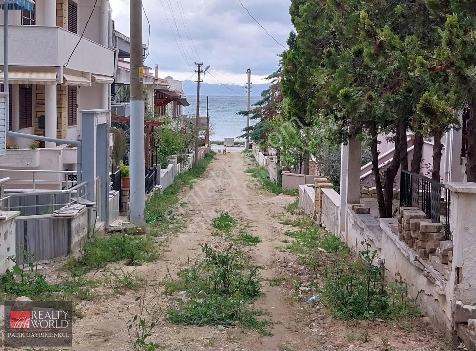 Erikli Yalı Caddesinde Deniz Ve Orman Manzaralı Yazlık