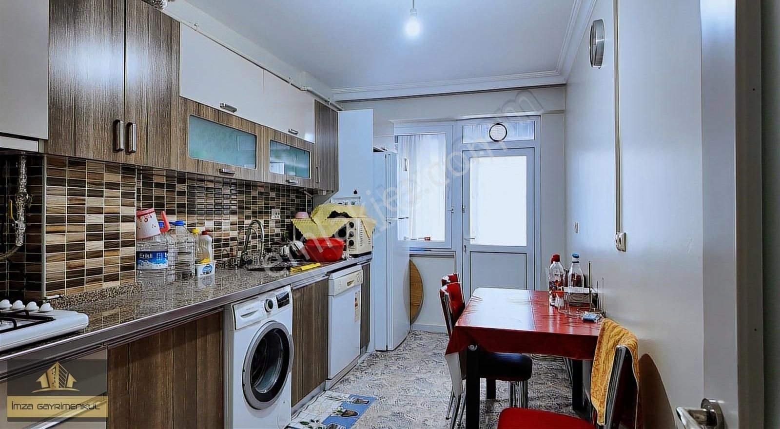 İmza'dan Fatihte Tramvay Durağı Yakını Satılık 3+1 Daire