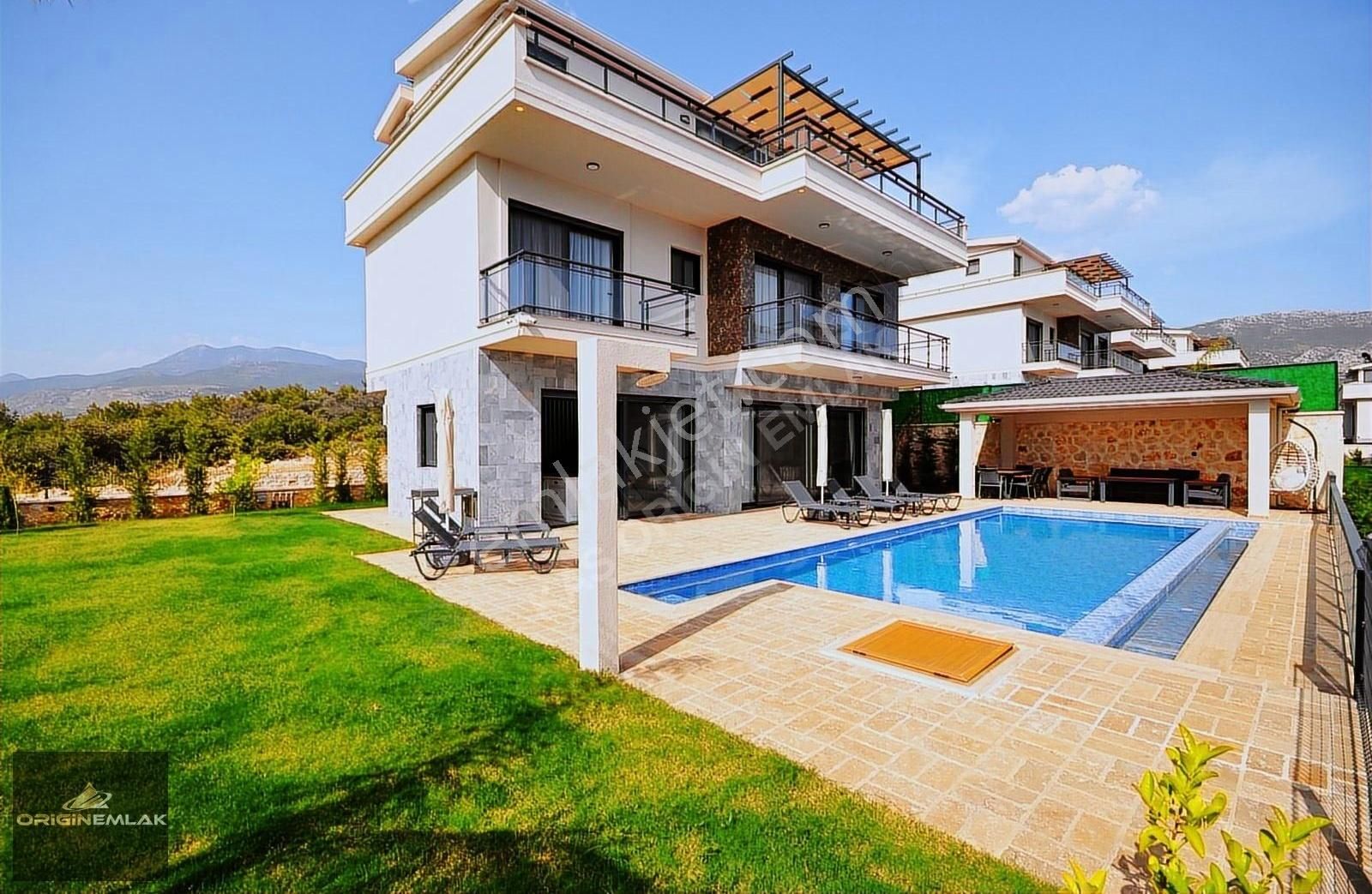 Kaş / Kalkanda Deniz Manzaralı Lüks 4+1 Havuzlu Villa