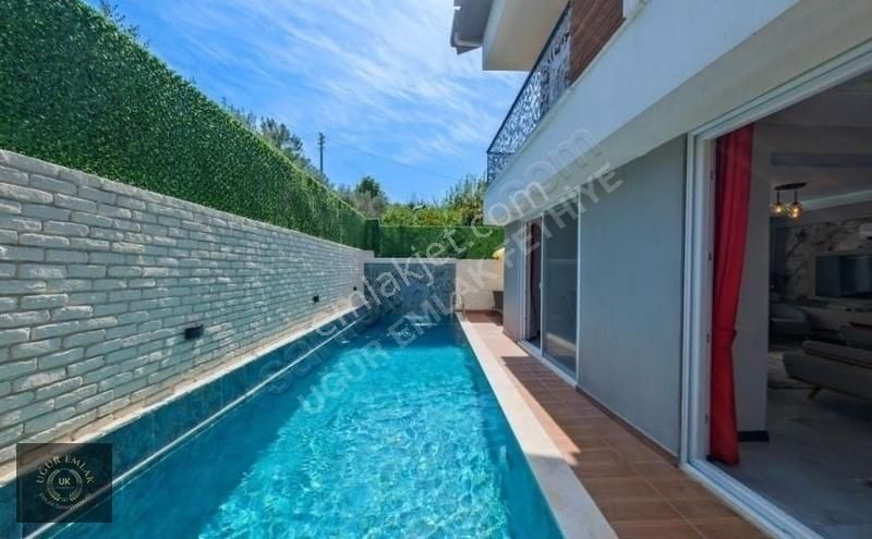 Uğurdan Acil Fethiye Müstakil Eşyalı 4+1 Satılık Villa