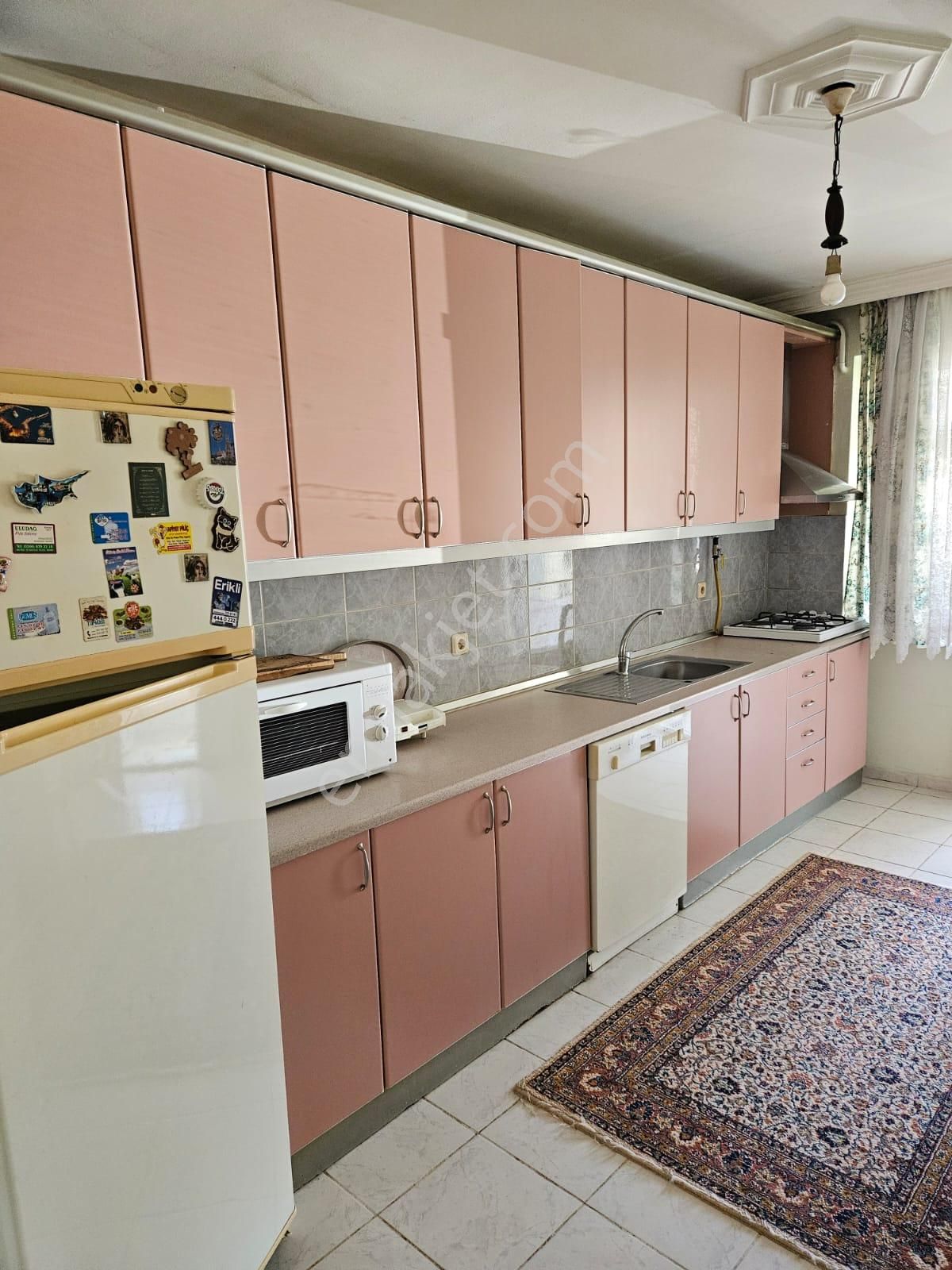 Paşakent Mahallesinde 3+1 Eşyalı Kiralık Daire