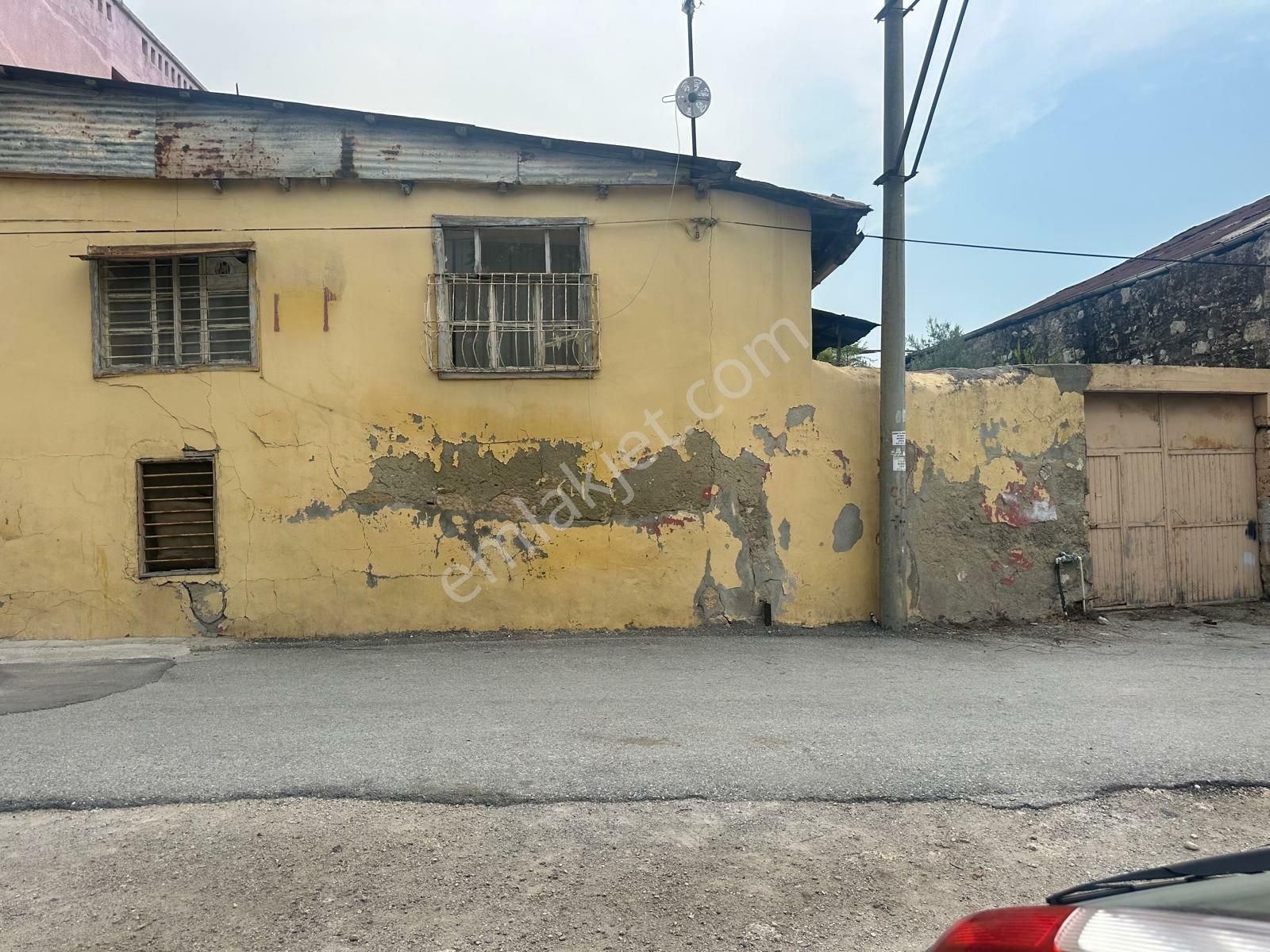 Tarsus Reşadiye Mah.305mt Kare Arsalı Müstakil Ev Satılıktır
