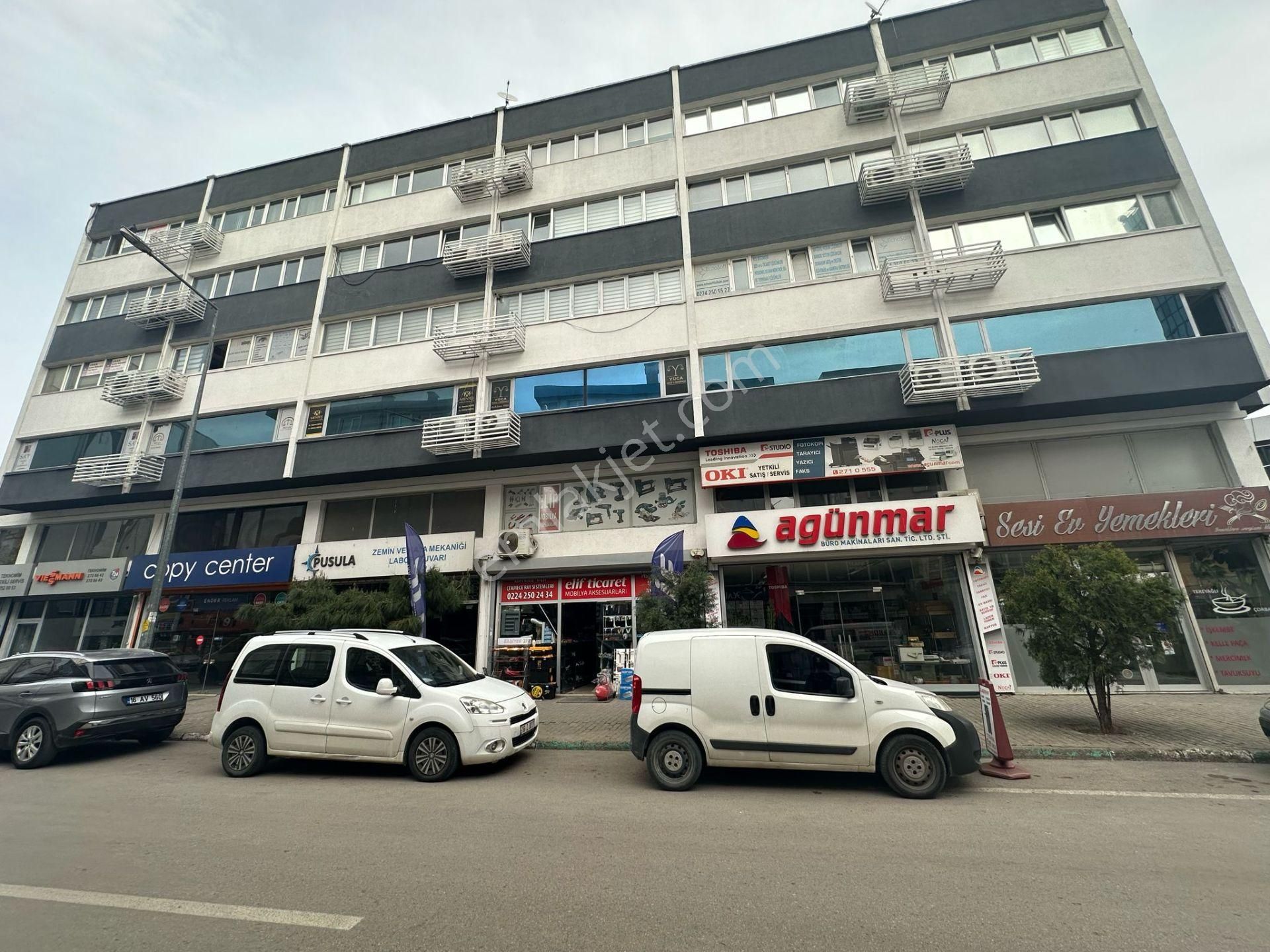 Adliyeye Yakın Teraslı Asansörlü Otoparklı 2+1 Kiralık Ofis