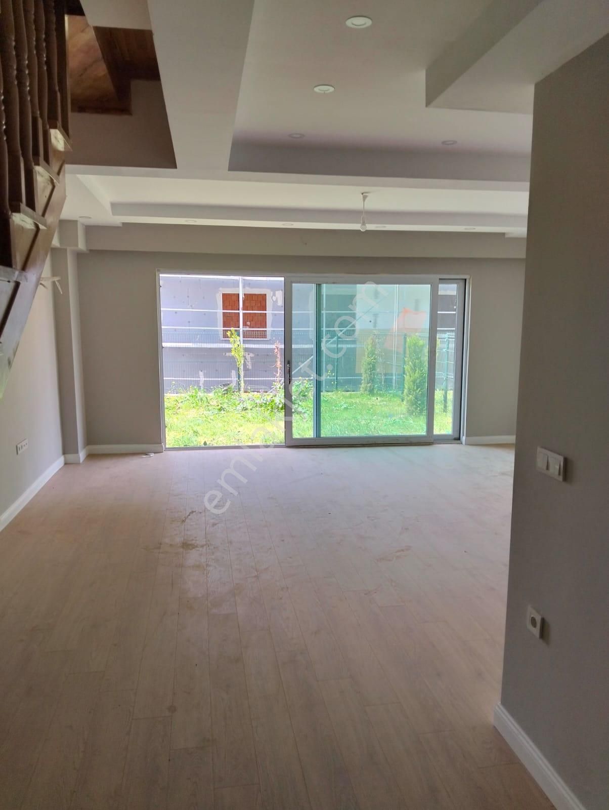 Silivri Merkezde Satılık 5+2 Bahçeli Tripleks Villa - Görsel 4