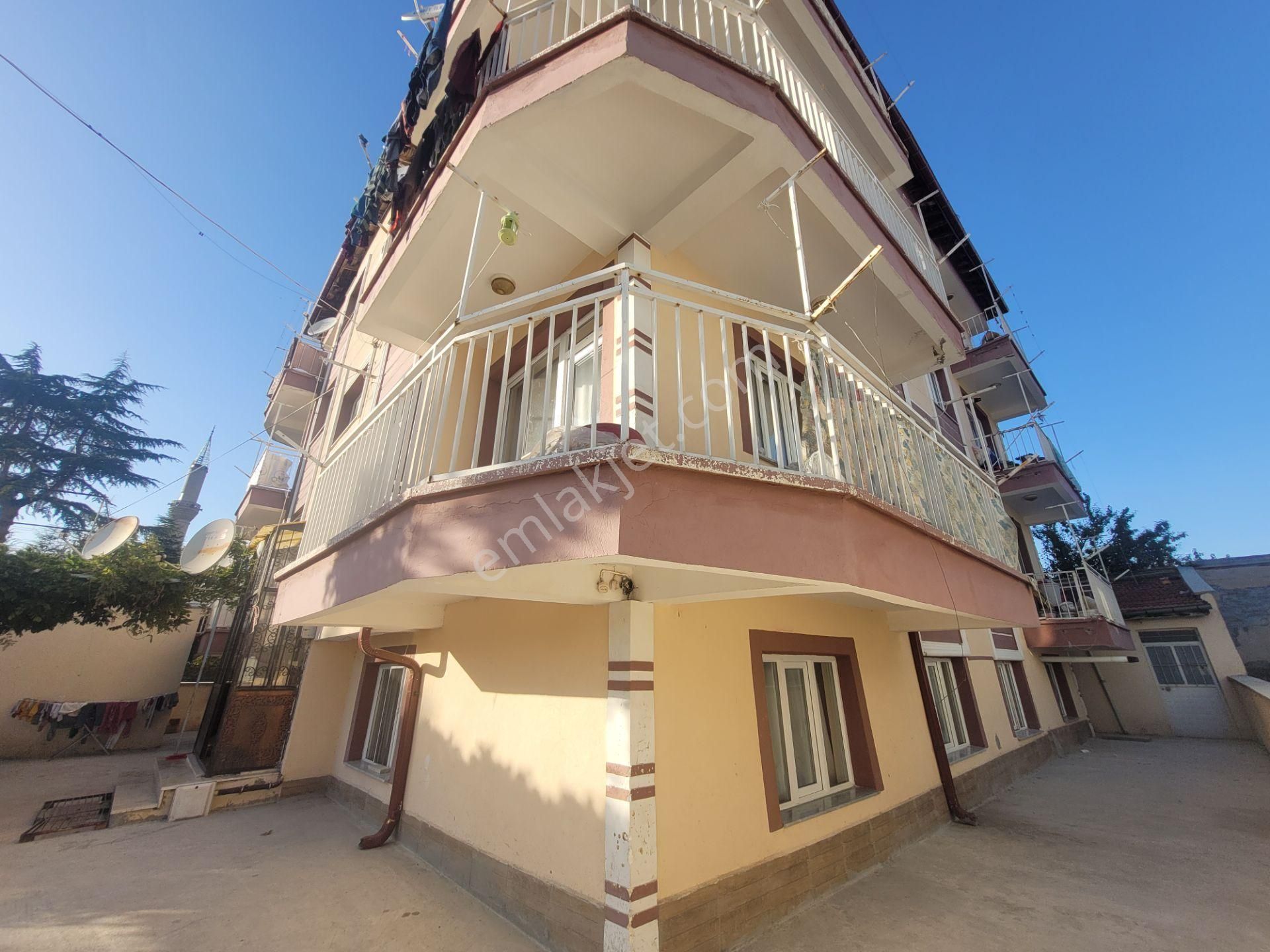 İlbey // Şuhut Altıgöz Mh.' De 8 Daireli 8 Kiracılı Komple Bina - Görsel 3