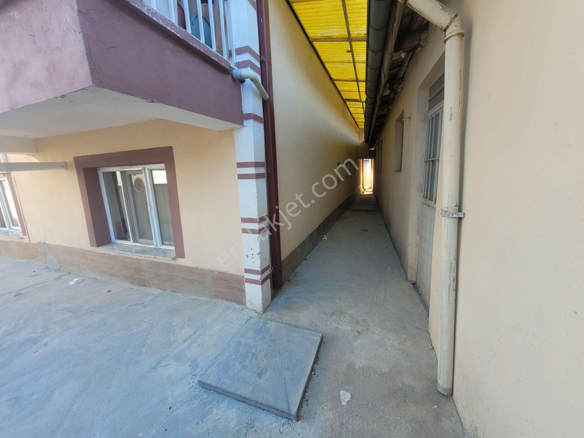 İlbey // Şuhut Altıgöz Mh.' De 8 Daireli 8 Kiracılı Komple Bina - Görsel 5