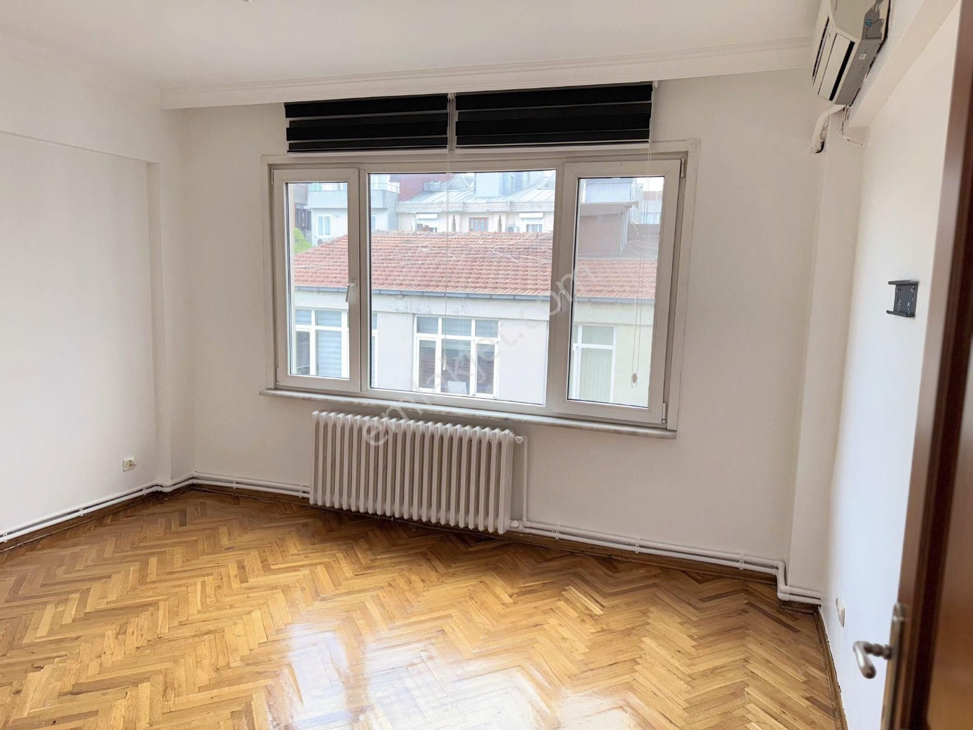 Valikonağı Caddesi'nde; 100m2 Bakımlı, Aydınlık 3+1 Köşe Daire - Görsel 12