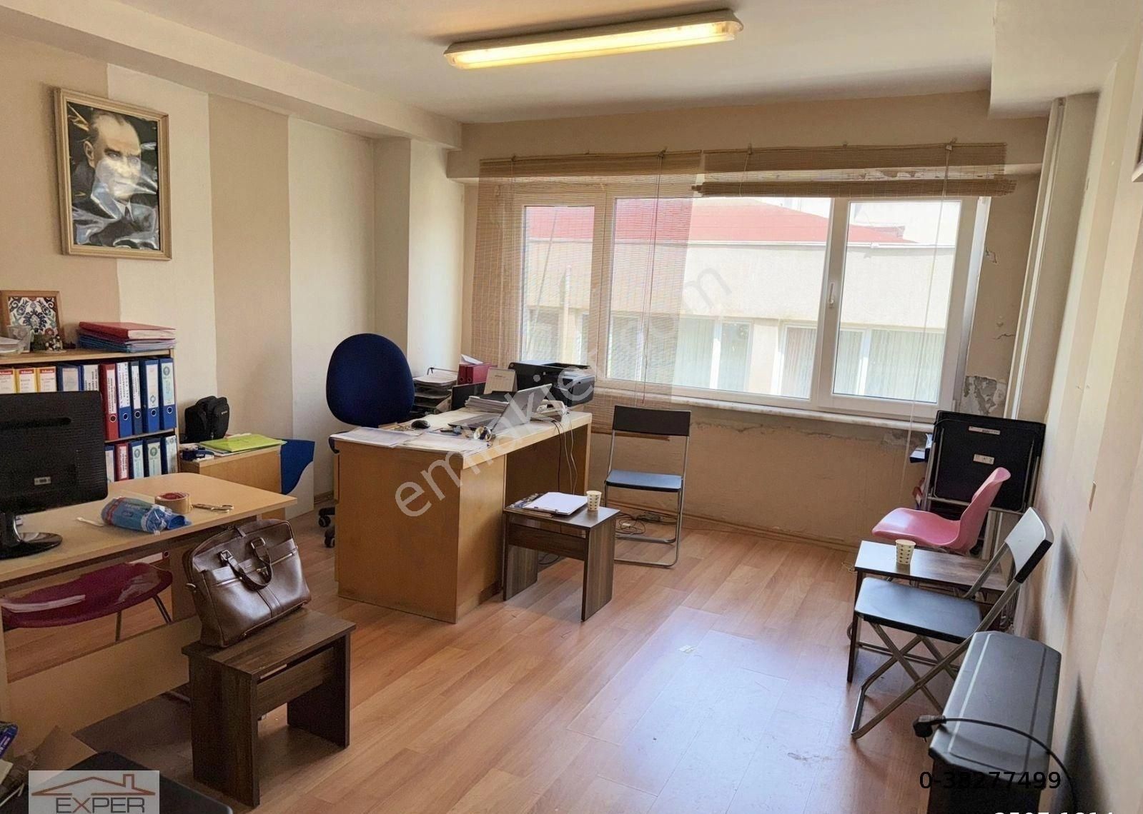 Teşvikiye Fırın Sokakta Asansörlü Köşe Binada 30m2 Aydınlık Ofis