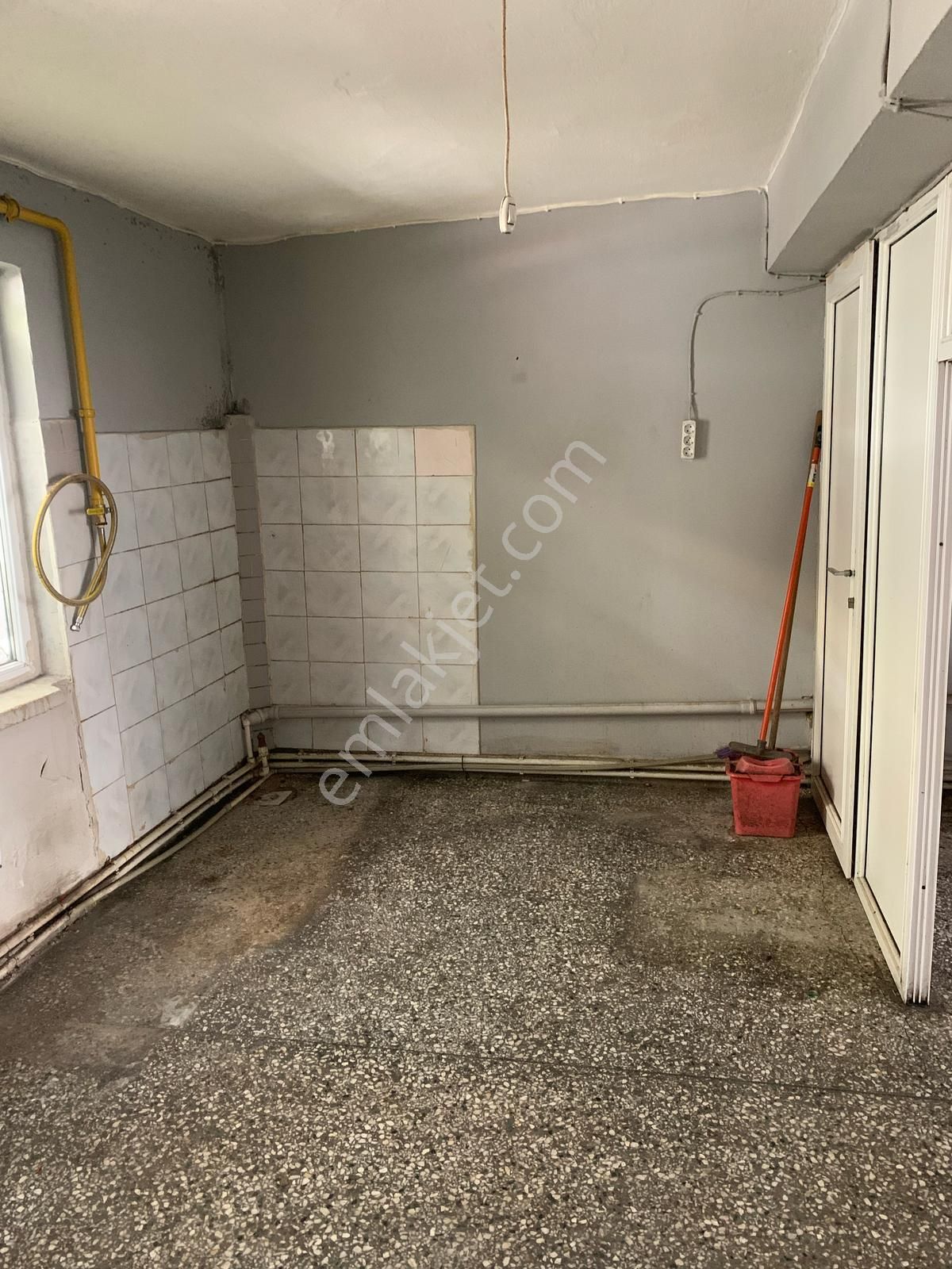 Ziya Paşa Cd. Yakını Baca Ruhsatlı Kiralık Dükkan
