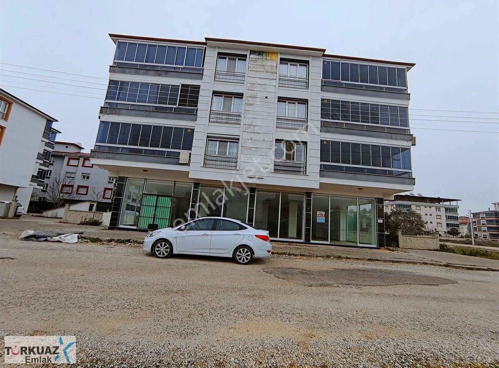Mesude Tunçay'dan Torbalı Mah Kipa Yakını Kiralık Geniş Dükkan