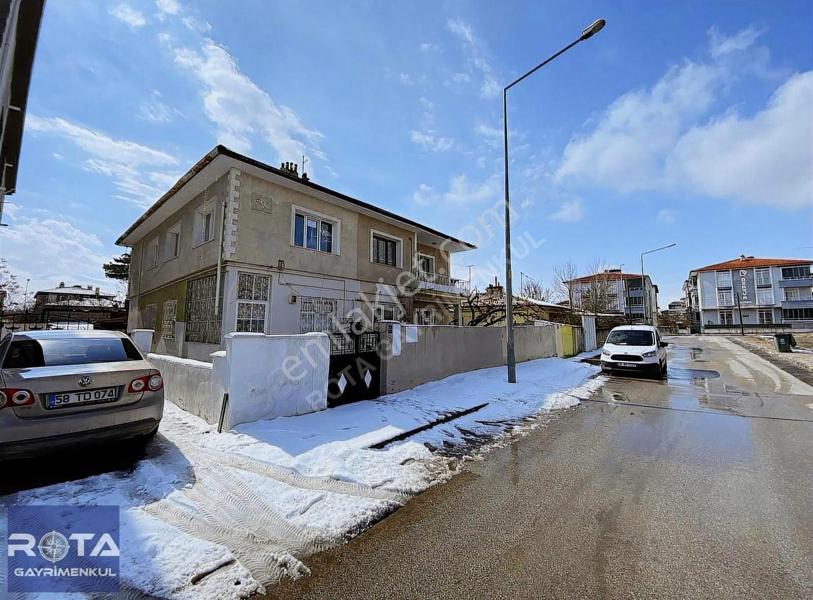 Rota Gayrimenkul'den Satılık 2+1 Baçeli Daire