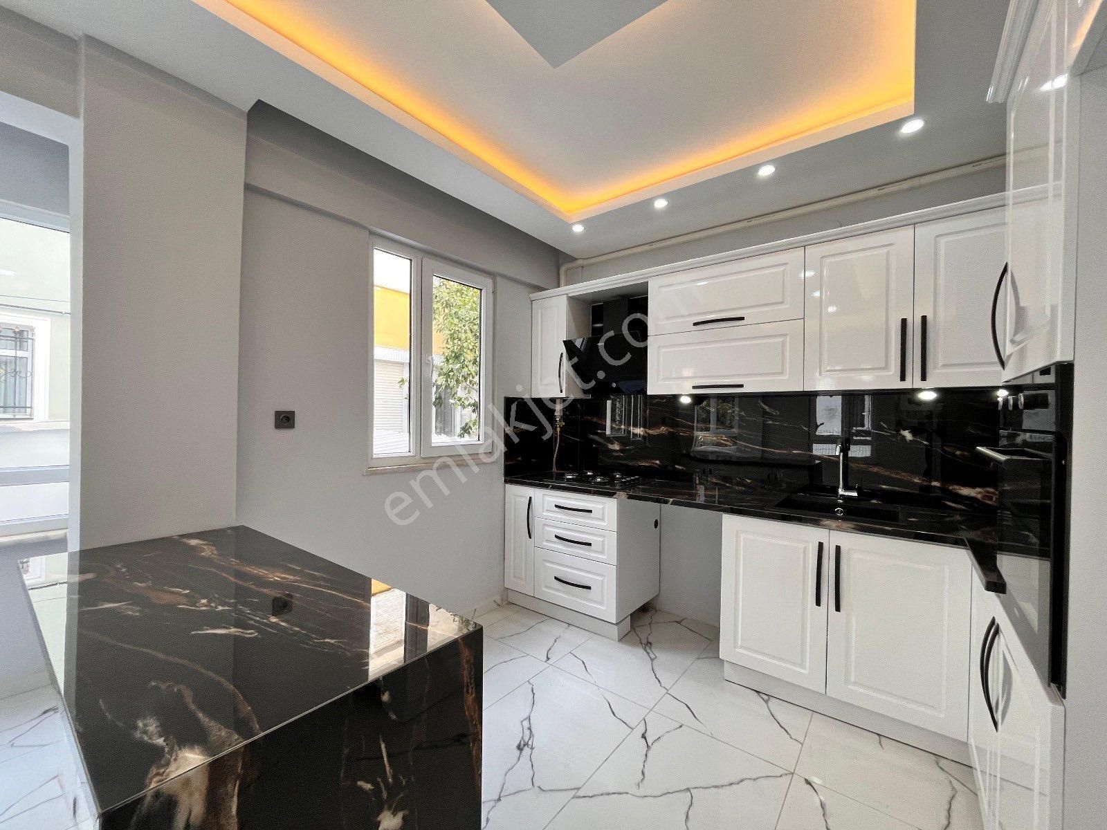 Olcaysu Emlak'tan Akçay'da Denize 300m ,6+1bahçeli Müstakil Triplex Villa