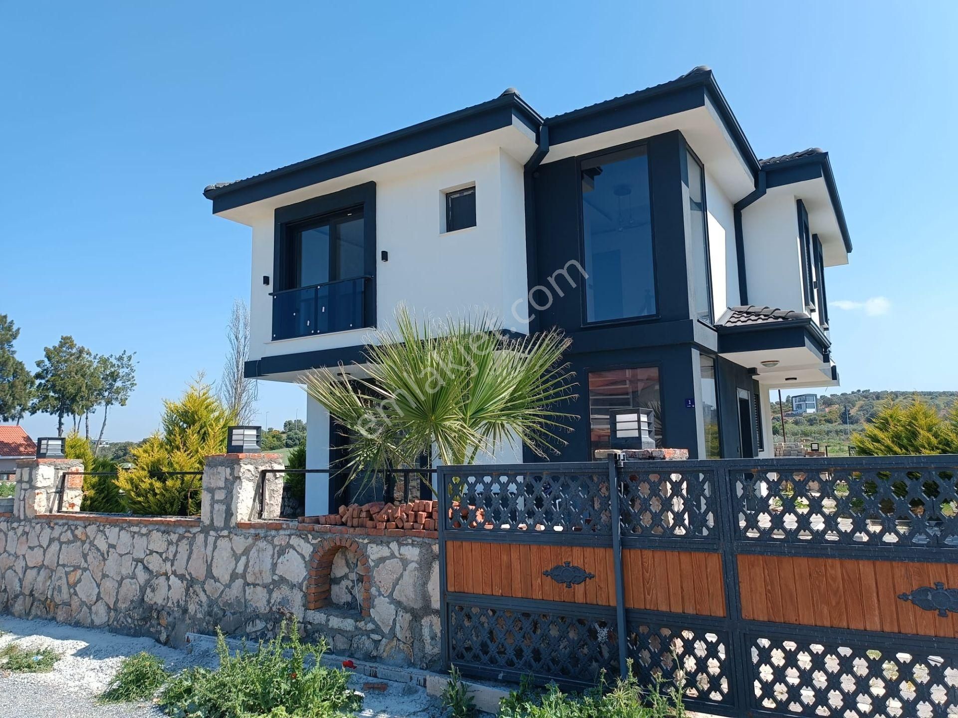 Didim Sağtur'da Satılık Müstakil Havuzlu Villa