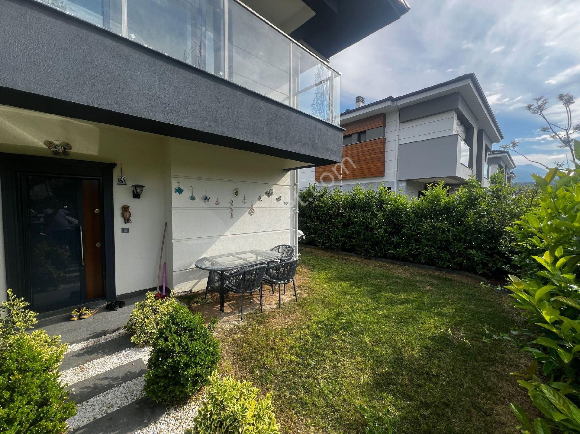Güzelçamlıda Denize Yakın 3+1 Havuzlu Site İçi Eşyalı Villa