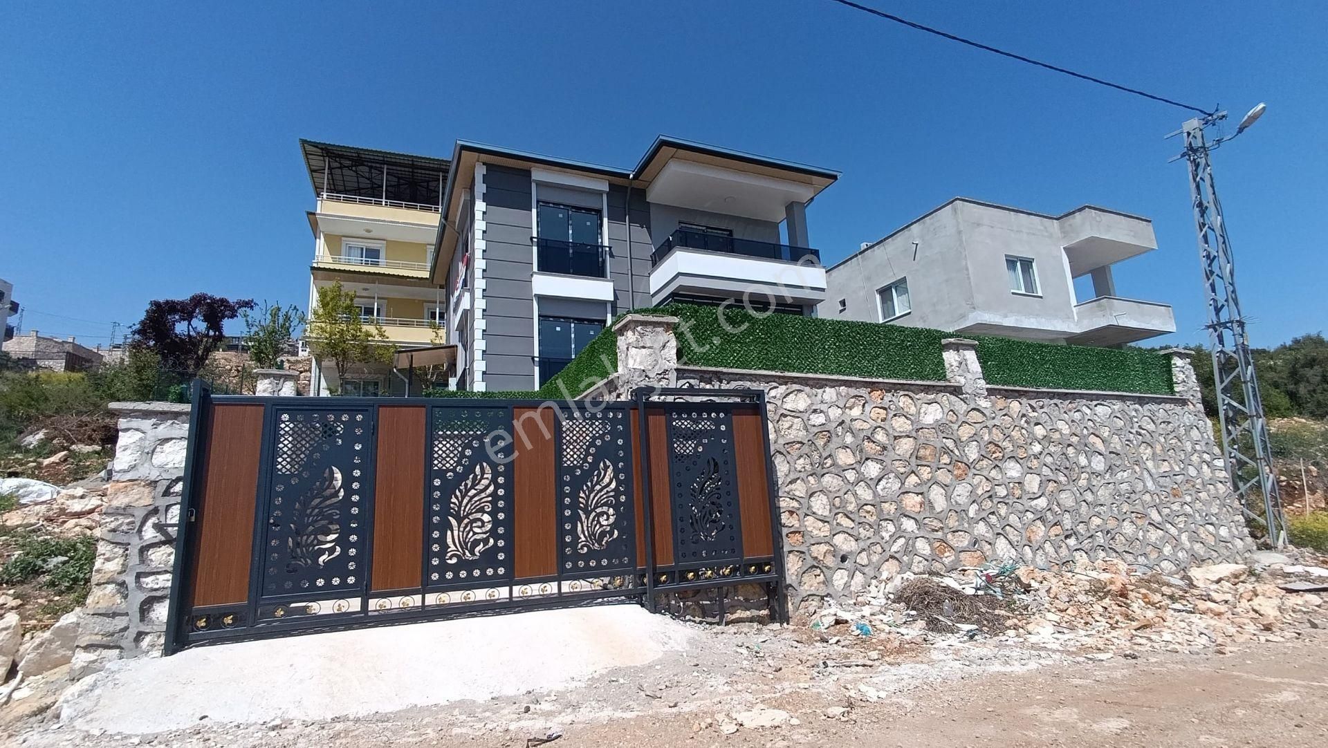 Remax Toros'tan Soğucak'ta Yayla Manzaralı 3+1 Villa