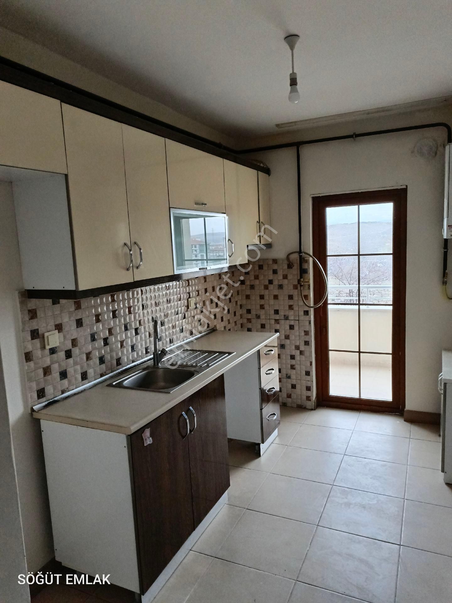 Söğüt Emlak'tan Afyon İscehisar 1.etap Toki'de Kiralık 2+1 Daire