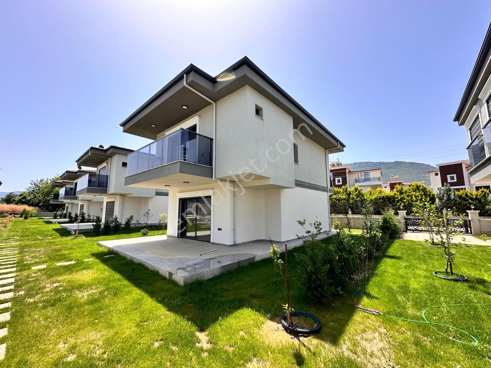 **rs Netten**den Kuşadası Güzelçamlı'da Müstakil Site İçerisinde Havuzlu 3+1 Villa