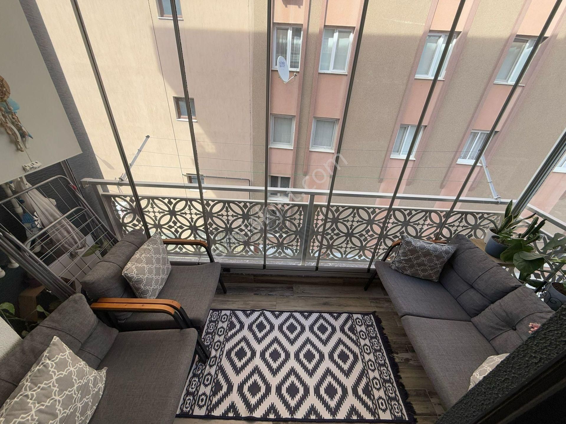 Şemikler Girişi | 4 Yıılık | 2+1 Arakat | 82 M2 | L İ M İ T Siz