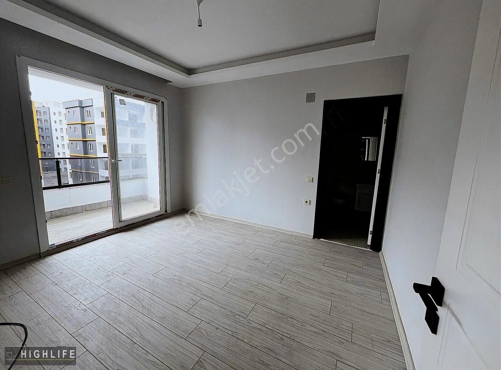 Hıghlıfe'tan Tömükte Lüx Sitede Geniş Kiralık 2+1 Daire